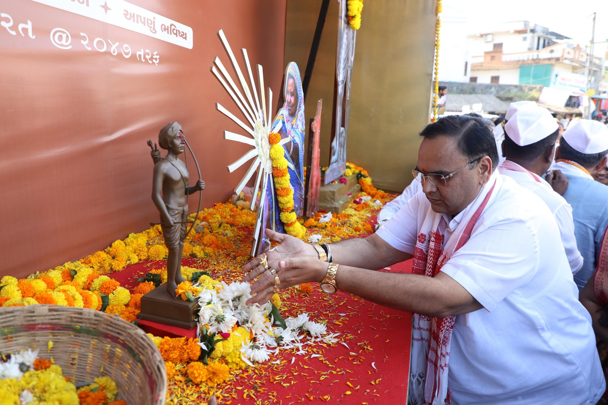 તા.૧૧-૧૧-૨૦૨૫ ના રોજ આદિવાસી મહાનાયક અને ક્રાંતિકારી ભગવાન બિરસા મુંડાજીની ૧૫૦મી જન્મજયંતિ નિમિત્તે યોજાયેલી જનજાતીય ગૌરવ યાત્રાનું ઉમરપાડા ખાતે ભવ્ય સ્વાગત કરવામાં આવ્યું.